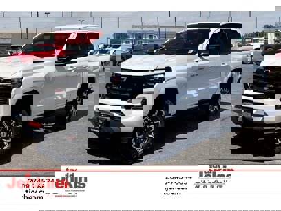 Used 2024 Chevrolet Colorado Z71 w/ Z71 Convenience Package 2