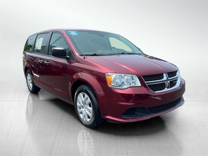 Used 2019 Dodge Grand Caravan SE w/ UConnect Hands-Free Group