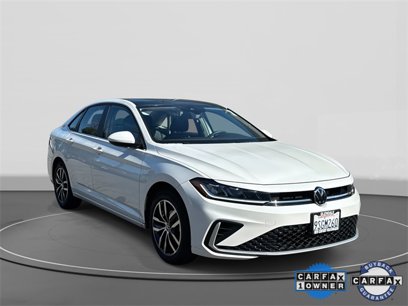 Certified 2025 Volkswagen Jetta SE w/ Sunroof Package