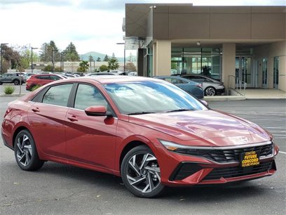 Used 2025 Hyundai Elantra SEL w/ Cargo Package
