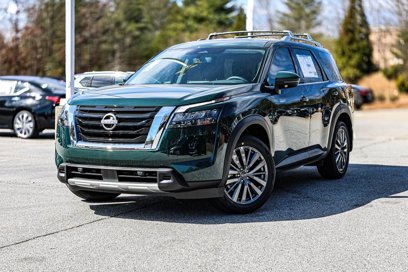 New 2025 Nissan Pathfinder SL w/ SL Premium Package
