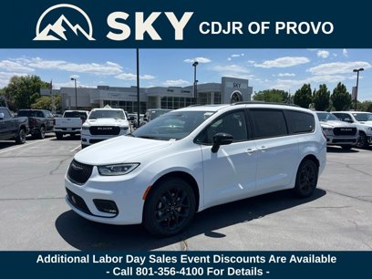 New 2025 Chrysler Pacifica Limited