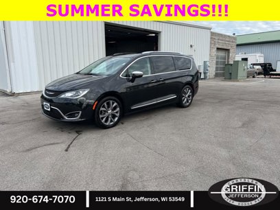 Used 2020 Chrysler Pacifica Limited w/ Tire & Wheel Group