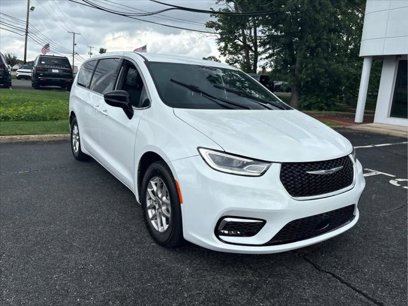 Certified 2025 Chrysler Pacifica Select