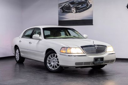 Used 2006 Lincoln Town Car Signature