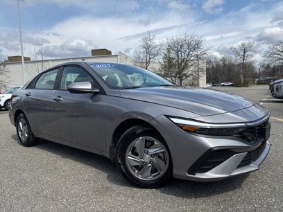 Certified 2025 Hyundai Elantra SE