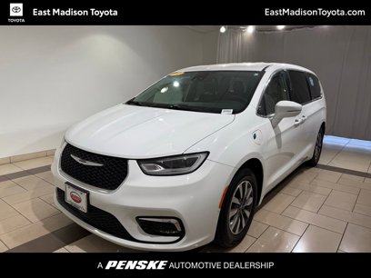 Used 2022 Chrysler Pacifica Touring-L w/ Uconnect Theater Family Group
