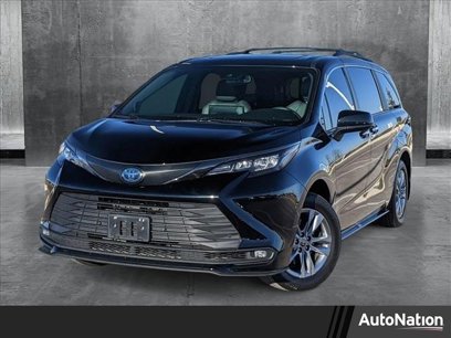 Used 2022 Toyota Sienna XLE Woodland Edition