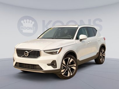 New 2025 Volvo XC40 B5 Ultra w/ Climate Package