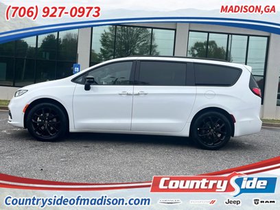 New 2025 Chrysler Pacifica Limited