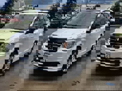 Used 2018 Dodge Grand Caravan SE w/ UConnect Hands-Free Group