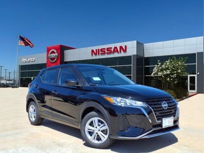 New 2025 Nissan Kicks Play S