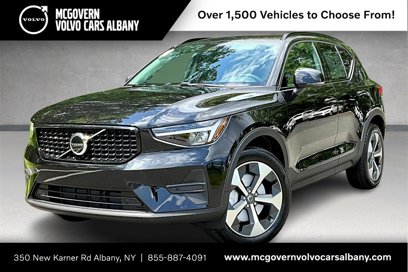 New 2026 Volvo XC40 B5 Core w/ Climate Package