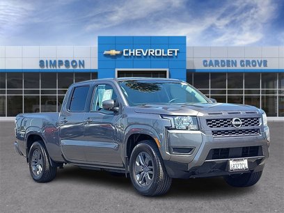 Used 2025 Nissan Frontier SV w/ Tow Package