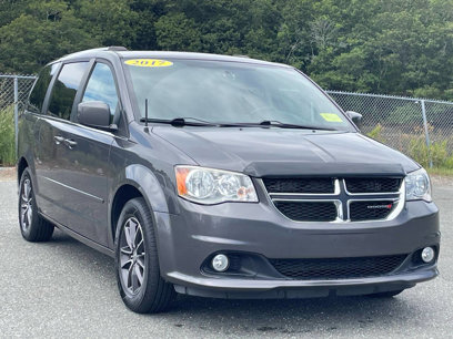 Used 2017 Dodge Grand Caravan SXT w/ Driver Convenience Group