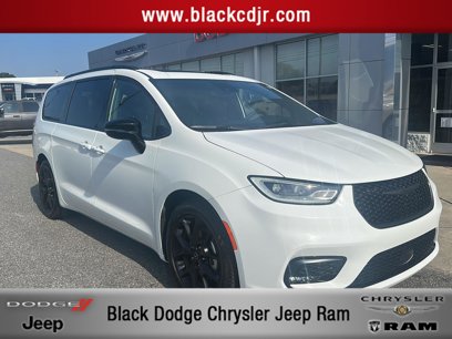 Used 2025 Chrysler Pacifica Limited