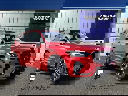 New 2025 Volvo XC60 B5 Core w/ Climate Package