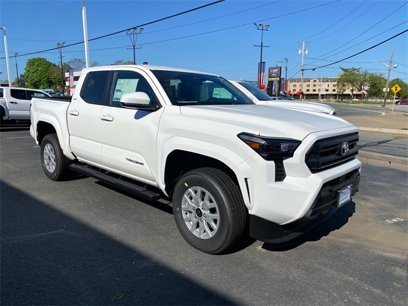 New 2025 Toyota Tacoma SR5