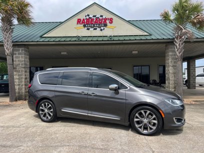 Used 2019 Chrysler Pacifica Limited w/ Tire & Wheel Group
