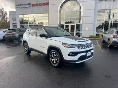 New 2025 Jeep Compass Limited w/ Mopar Graphics Package