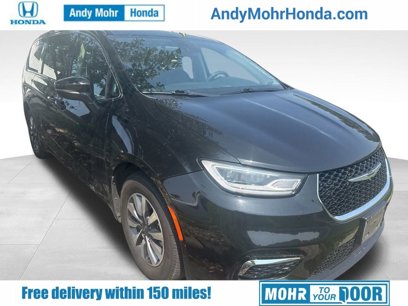 Used 2023 Chrysler Pacifica Touring-L