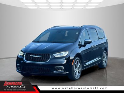 Used 2024 Chrysler Pacifica Pinnacle w/ Trailer Tow Group