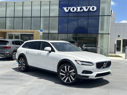 New 2025 Volvo V90 B6 Cross Country Plus w/ Protection Package Premier