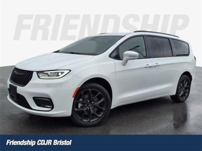 Certified 2021 Chrysler Pacifica Touring w/ Cold Weather Group