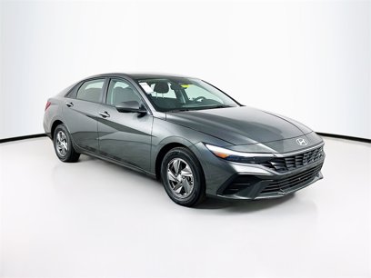 New 2025 Hyundai Elantra SE