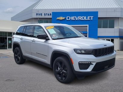 Used 2025 Jeep Grand Cherokee Limited w/ Black Appearance Package