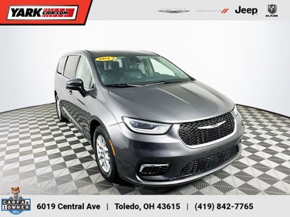 Used 2023 Chrysler Pacifica Touring-L