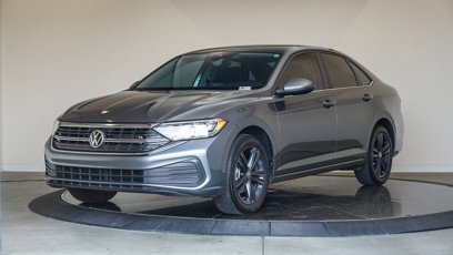 Used 2023 Volkswagen Jetta SE w/ Panoramic Sunroof Package
