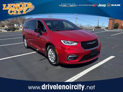 New 2025 Chrysler Pacifica Select