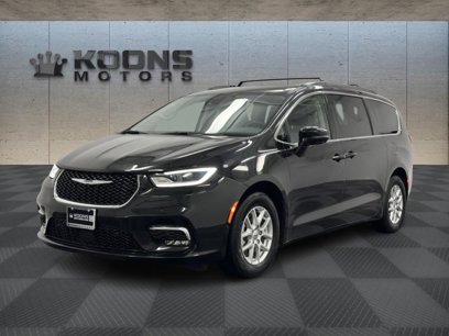 Used 2022 Chrysler Pacifica Touring-L w/ Uconnect Theater Family Group