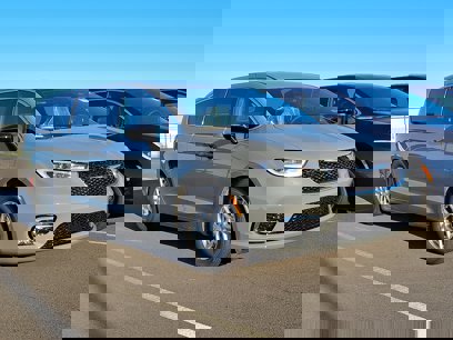 New 2025 Chrysler Pacifica Select