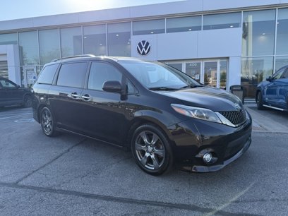 Used 2017 Toyota Sienna SE Premium