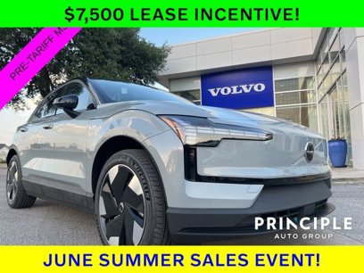 New 2025 Volvo EX30 Plus w/ Climate Package