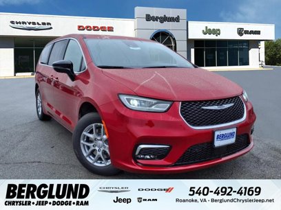 New 2026 Chrysler Pacifica Select