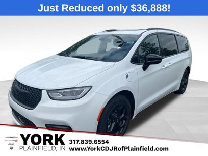 Used 2024 Chrysler Pacifica Premium