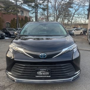 Used 2021 Toyota Sienna XLE