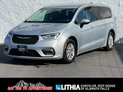 Used 2023 Chrysler Pacifica Touring-L