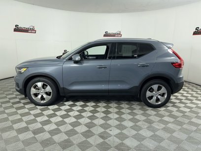 Used 2021 Volvo XC40 T5 Momentum