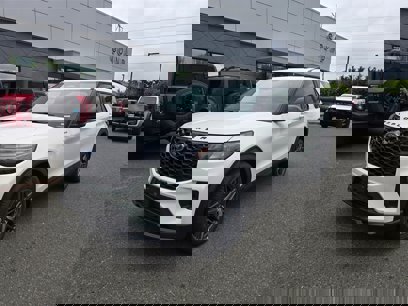 New 2025 Ford Explorer ST-Line w/ Premium Package