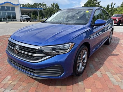 Used 2024 Volkswagen Jetta SE w/ Panoramic Sunroof Package