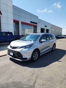 New 2025 Toyota Sienna LE