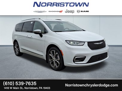 New 2025 Chrysler Pacifica Pinnacle w/ Trailer Tow Group