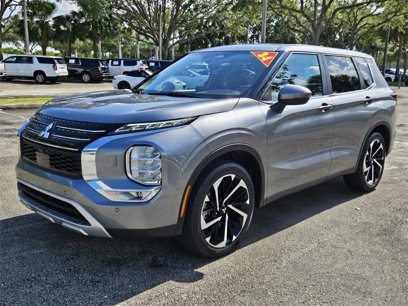Used 2024 Mitsubishi Outlander SE