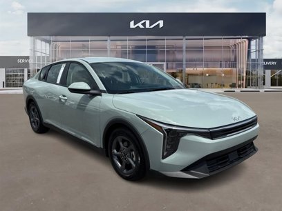 New 2025 Kia K4 LXS