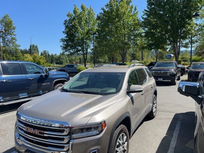 Used 2022 GMC Acadia SLT w/ Technology Package