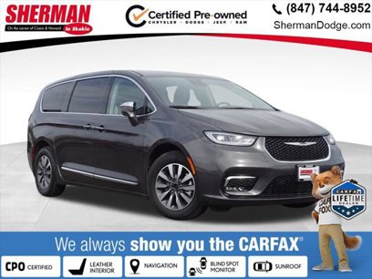 Certified 2022 Chrysler Pacifica Limited w/ Uconnect Theater Family Group